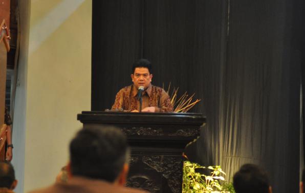 Sekretaris daerah, Syahruddin saat menyampaikan sambutan gubernur kepulauan bangka belitung pembukaan rapat teknis tahap forum gubenur Se - sumatera Sekretaris daerah, Syahruddin saat menyampaikan sambutan gubernur kepulauan bangka belitung pembukaan rapat teknis tahap forum gubenur Se - sumatera